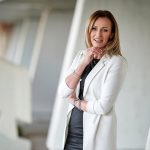Peelingi: Mechaniczne, Enzymatyczne, Kwasowe – Który Wybrać dla Piękniejszej Skóry?